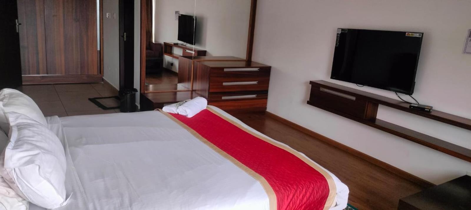 Ezebella Luxury Service Villa Udagamandalam Exterior foto